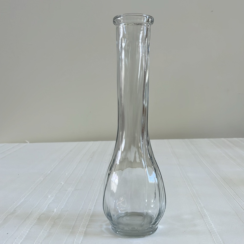 3 Clear Glass Vases Vintage Heights: 9" / 9" / 7.5" - Picture 4 of 13